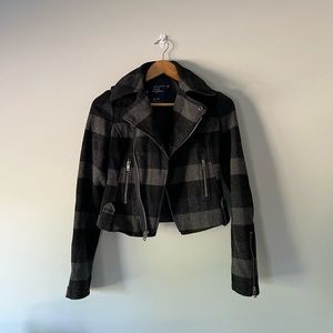 Perfect American Eagle Jacket to wear out for any occasion!!